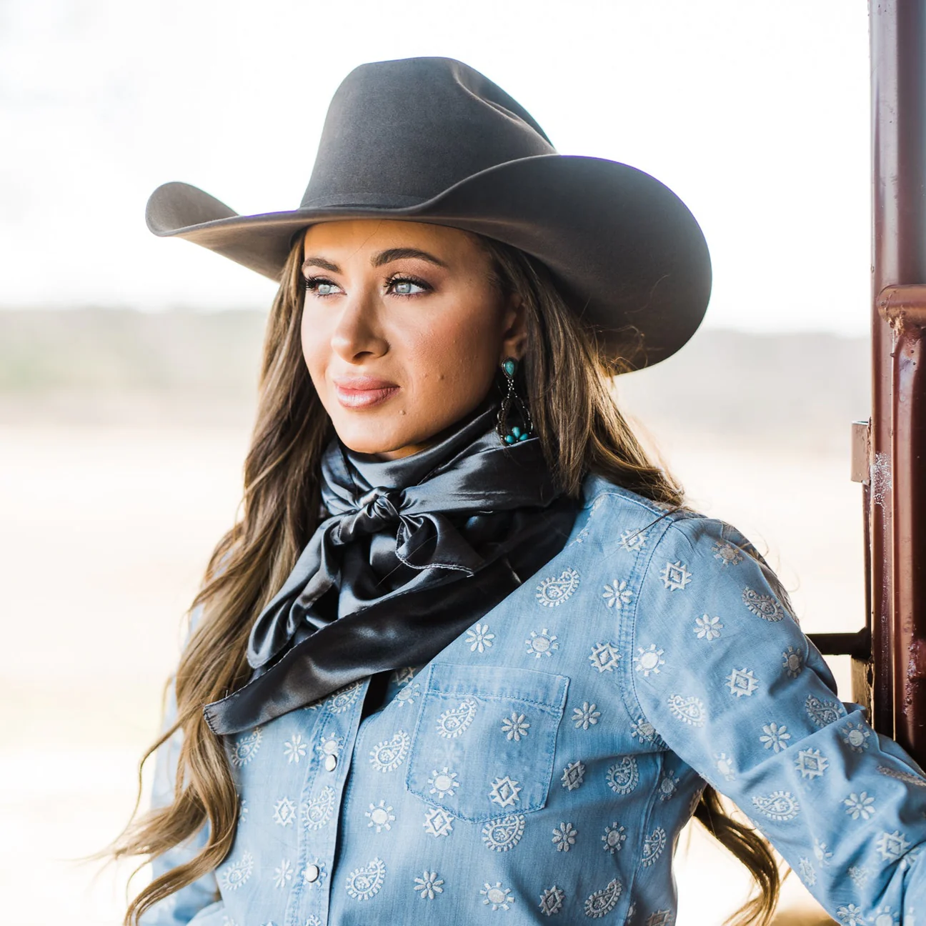 35X35" Solid Silver Wild Rag